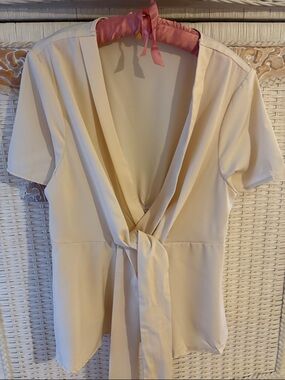 SHEIN Cream Short Sleeve Tie-Front Blouse